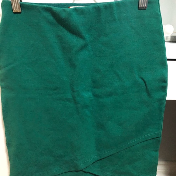 Brand new without tags green skirt - Picture 2 of 3
